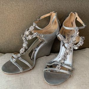 Badgley Mischka Crystal & Rhinestone Wedge Formal shoes Silver leather size 8.5